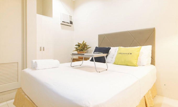 Bacolod Hotel | UrbanView @ Lacson Street Bacolod City by RedDoorz
