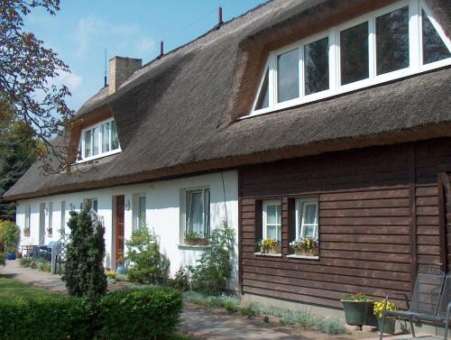 Gingst Casa | Urlaub unterm Rohrdach Privatzimmer