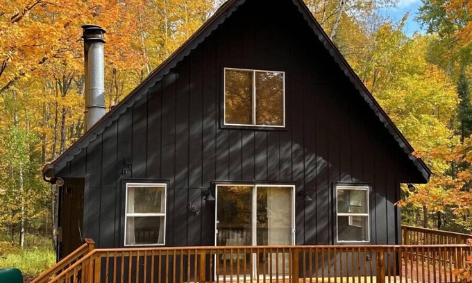 Stambaugh Casa | URSA LODGE Ski Chalet