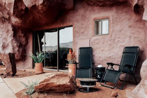 Moab Casa | Beautiful Cave by the Colorado River with Stunning Canyon Views for a Unique Adventure in Moab, Utah