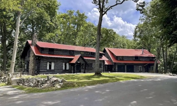 Drayton Plains Casa | The little Log Lodge
