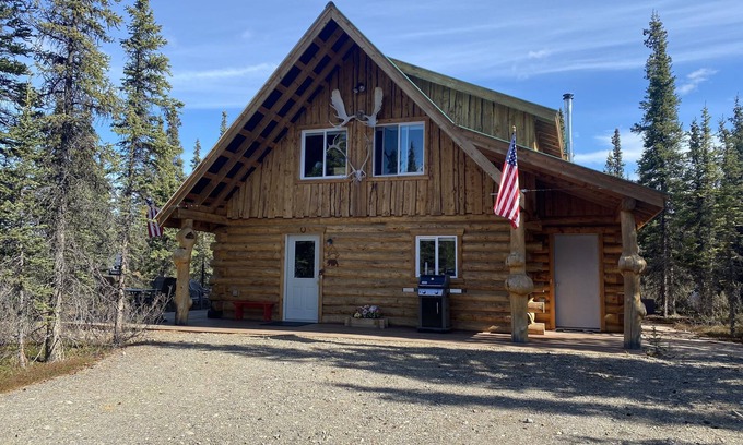McKinley Park Casa | Log House on Denali Airstrip at Mile Post 229.5 of the Parks Highway.