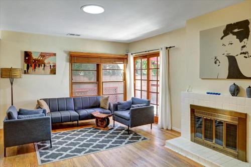 Sherman Oaks Casa | Entire House,Convinient location in Los Angeles , near Universal, Hollywood, Pets Friendly, Free WIFI