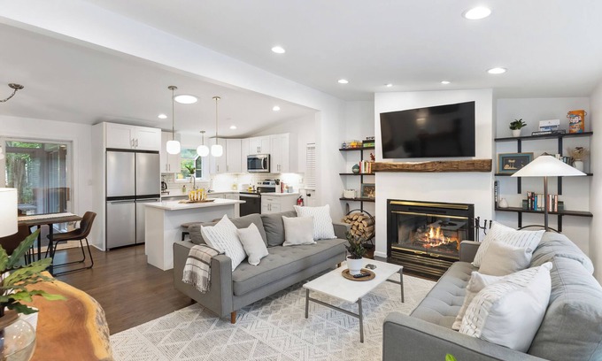 Sawyer Casa | Evergreen Bungalow – Modern Retreat w/Hot Tub, Fire Pit, EV Charger