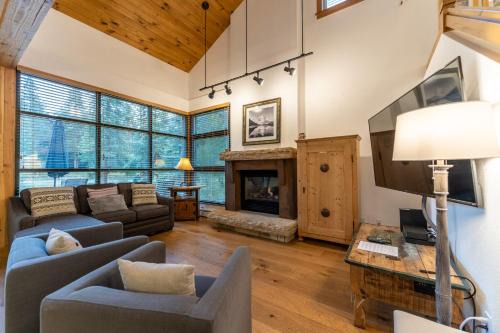 Keystone Villa | Ski Tip 8715 by Summit County Mountain Retreats