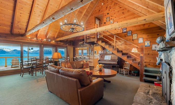 Zephyr Cove Casa | Hermosa casa familiar frente a la playa con impresionantes vistas del lago Tahoe