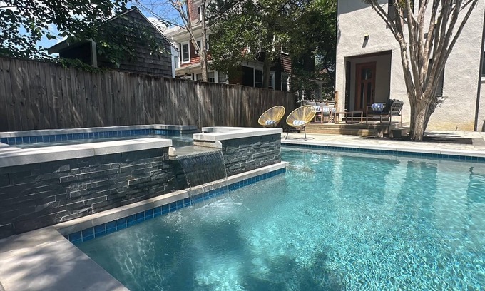 Murray Hill Casa | USNA Getaway: Heated Pool, Hot Tub, Indoor Grill!