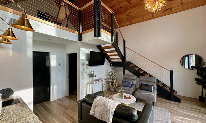 Gatlinburg - Pigeon Forge Cabaña | Modern Cottage + Firepit + Nighttime Views + Hot Tub!