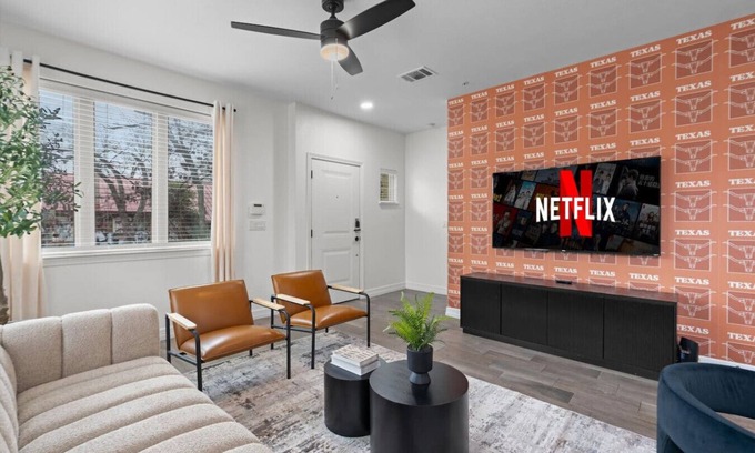 North University Casa | UT Home w/ Game Room | Great for F1, ACL, Game Day