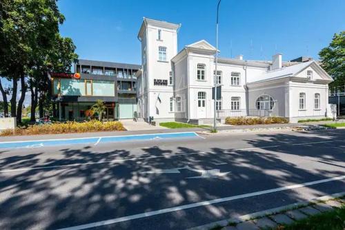 Parnu Apartamento | UUS Luksuslik korter villas,konditsioneer! Tasuta parkimine maja aluses kinnises parklas!
