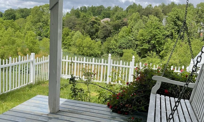 Fontana Casa | UVA graduation rental located minutes from UVa. Two assigned parking spaces.