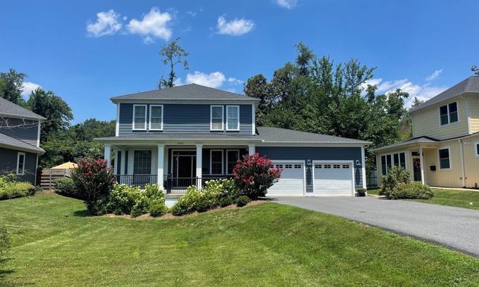 Jefferson Park Avenue Casa | UVA Home WALKABLE to Scott Stadium, UVA Grounds, the Corner, & Wineries