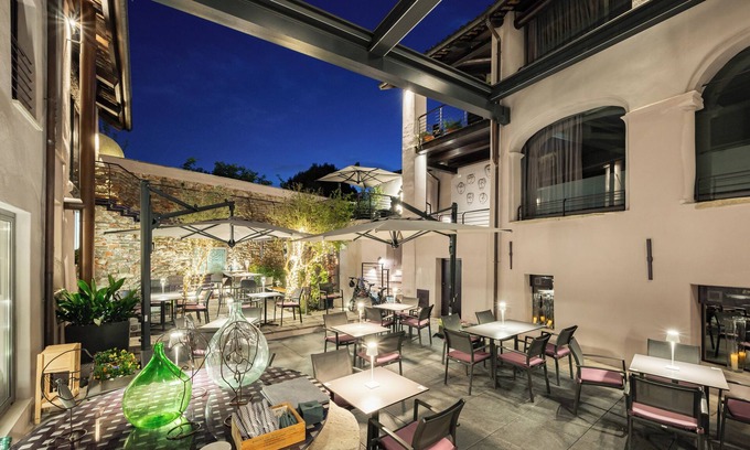 La Morra Casa | Uve Rooms & Wine Bar