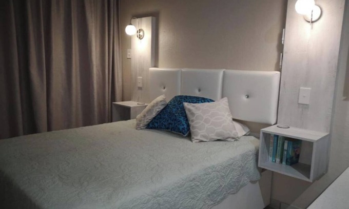 Manaba Beach Apartamento | Uvongo Chalet 11 Room 289
