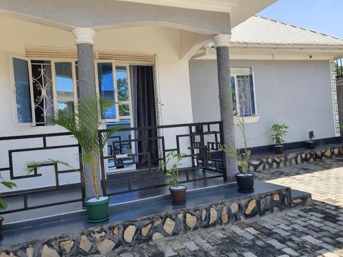 Fort Portal Cama Y Desayuno | UZIMA HOMEs