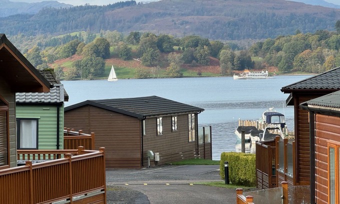 Windermere Cabina | V+B's Hygge, Gorgeous Lake View at V&B Hygge