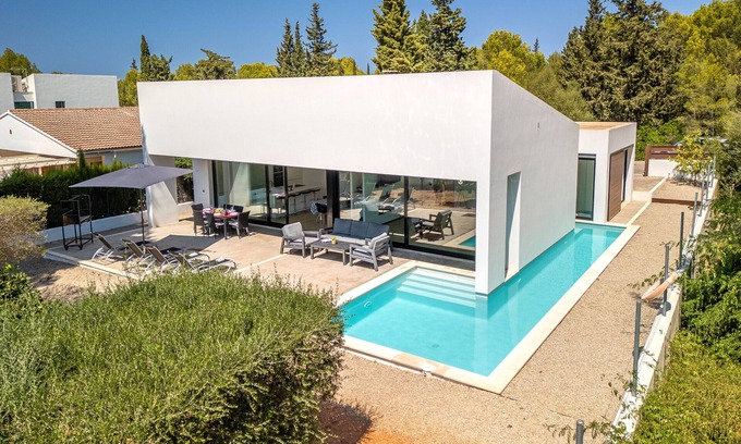 Alcudia Villa | V. Ca Na Rosa by BeBreeze