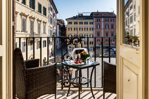 Rione VII Regola Cama Y Desayuno | V Collection Piazza Farnese Luxury Suites