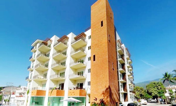Emiliano Zapata Condominio | V399 Condominio de lujo Residencia Unidad 503 vista al atardecer del océano gran terraza.