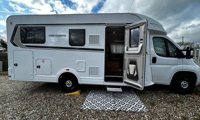 Heaton Casa | Vaaroom London Explorers' Pod