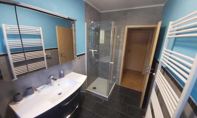Neustadt-Stadtmitte Apartamento | Vacation apartment with castle view in a quiet residential area