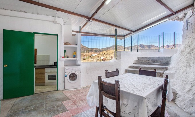 San Bartolome de Tirajana Casa | Vacation Home 'Cuevas Lomo La Palma' with Lake View and Private Terrace