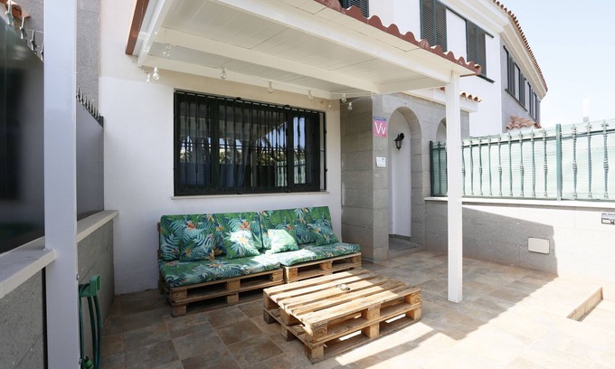 San Fernando Apartamento | Vacation 'Masvacation Hr 4roomterraceparking' with Private Terrace, Wi-Fi and Air Conditioning