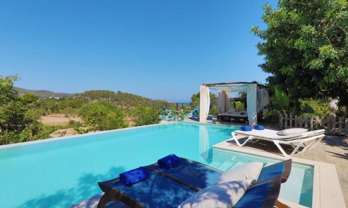 Sant Agusti des Vedra Casa | Casa de vacaciones "Casa Ibicenca Can Chinchó" con vistas a la montaña, piscina privada y Wi-Fi