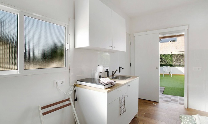 Santa Lucia Apartamento | Apartamento de vacaciones 'Casa Plaza San Nicolás De Bari' con vistas a la montaña