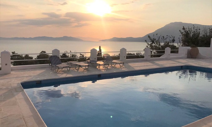 Marathokampos Casa | Vacation home with private pool