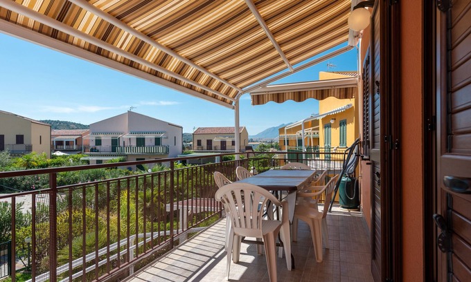 Campofelice di Roccella Casa | Casa de vacaciones "Oceanía" con vistas al mar, 2 balcones y piscina compartida