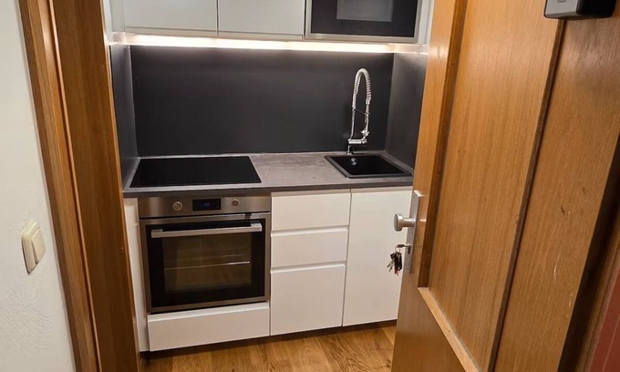 Konigssee Apartamento | Vacation apartment for 1-2 people, open-plan living/sleeping area with kitchenette, bathroom with bathtub and shower