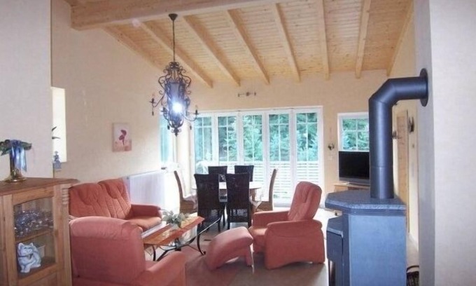 Groenebach Apartamento | Vacation apartment with natural wood furniture and balcony