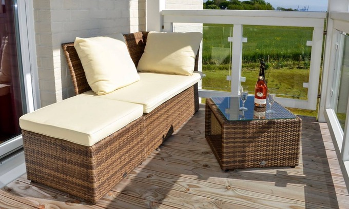 Wremen Apartamento | Vacation apartment near the beach with sauna and great, covered balcony with dyke view