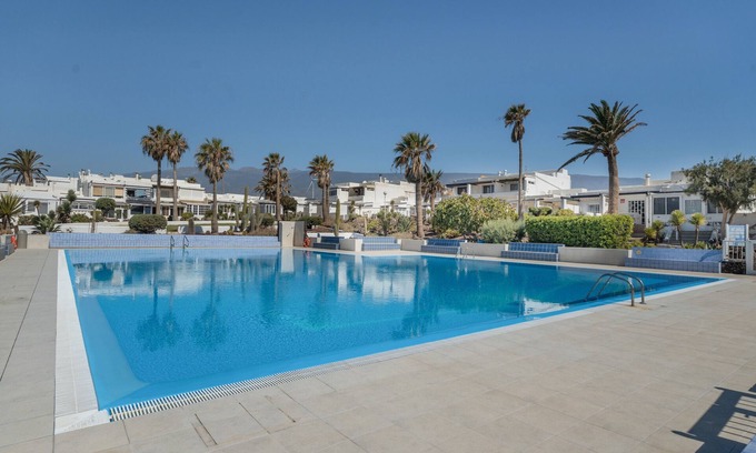 Arico Apartamento | Vacaciones 'Agua Y Sol I' con piscina compartida, terraza privada y Wi-Fi