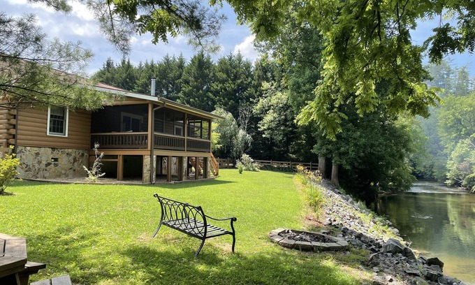 Marble Cabina | Vacation along the Valley River