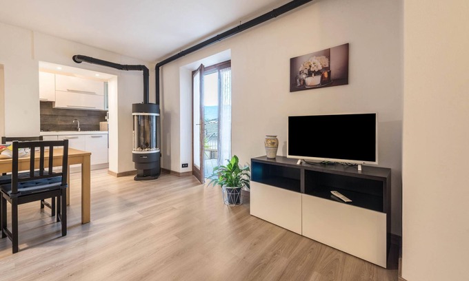 Vesio Apartamento | Vacation Apartment Casa Holidays Moreli with Wi-Fi, Garden & Terrace