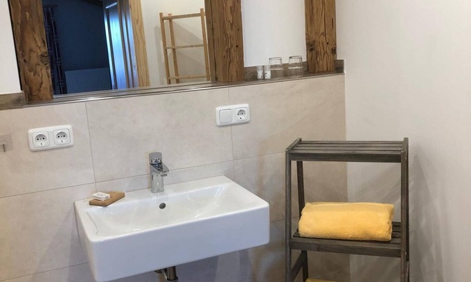 Staudach-Egerndach Apartamento | Vacation apartment with beer garden view, shower, WC and balcony