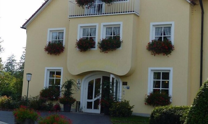 Neualbenreuth Apartamento | Vacation apartment located directly on the golf course