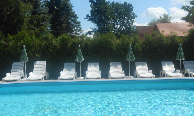 Balatonmariafurdo Villa | Apartamento con piscina para max. 3 personas directamente en el lago / BMO 8627
