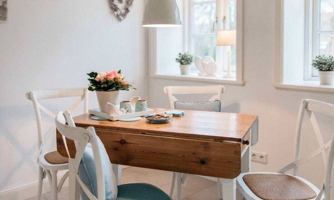 Steinbergkirche Apartamento | Encantador apartamento en confortable interior con jardín, ideal para parejas.