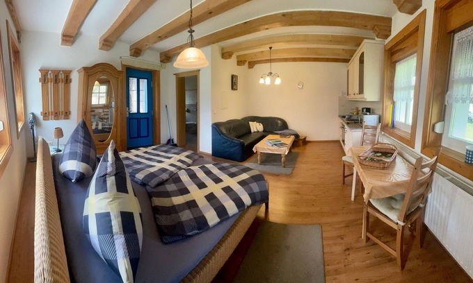 Kolonie Apartamento | Vacation apartment Zaunkönig - Thatched plank house Zum Heuschober