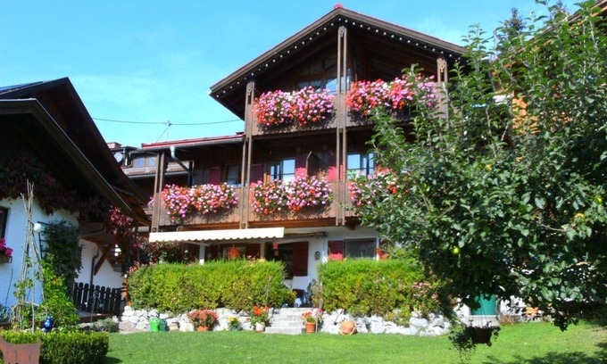 Vorderhindelang Apartamento | Vacation apartment Alpenrose with south-facing balcony - Ferienwohnungen Haas
