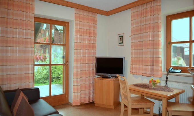 Klinglbach Apartamento | Vacation apartment (47sqm) with solid wood furniture and use of sauna