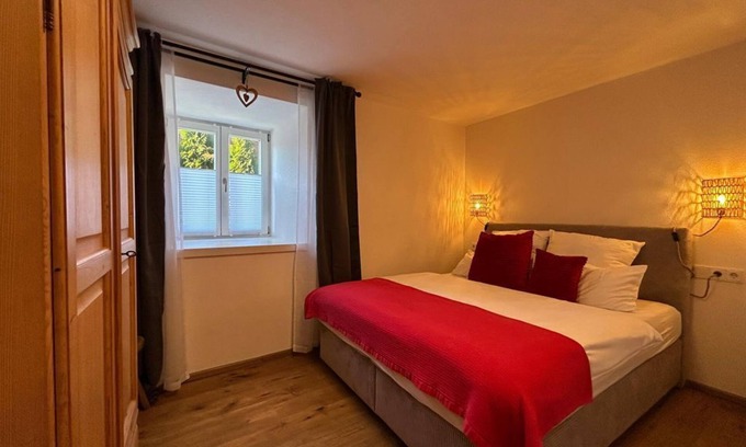 Unterammergau Casa | Vacation apartment Schlüsselblume - Gasthof Stern