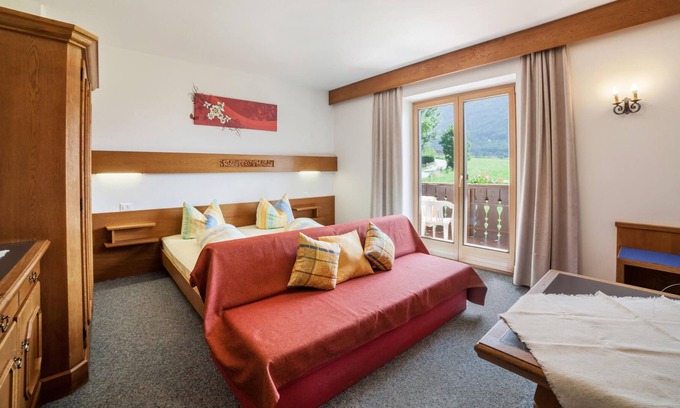 Burgusio Apartamento | Pet-friendly Vacation Apartment Sonnenhof SONNAUFGANG with Mountain View, Wi-F, Terrace & BBQ