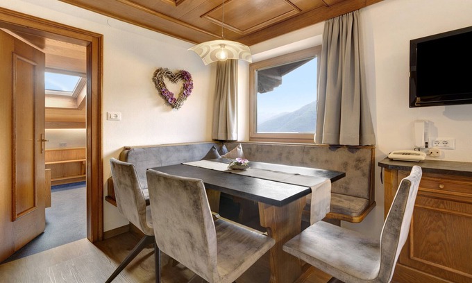 Burgusio Apartamento | Vacation Apartment Sonnenhof SONNPARADIES with Mountain View, Wi-F, Terrace & BBQ