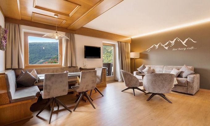 Burgusio Apartamento | Vacation Apartment Sonnenhof SONNBLICK with Mountain View, Wi-Fi, Terrace & BBQ