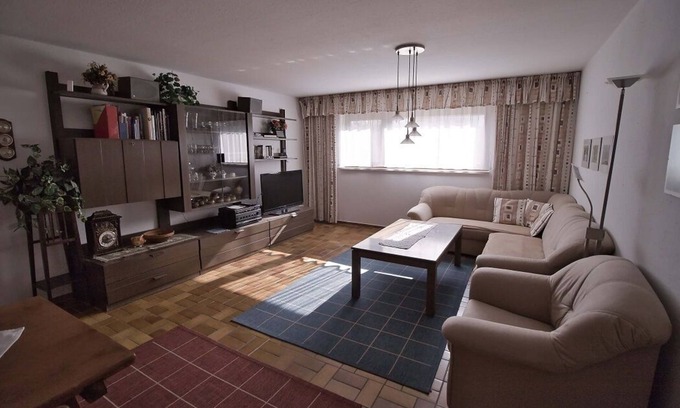 Laufen Apartamento | Apartamento de 76 m², 1 habitación con 3 camas, salón-comedor, cocina, baño con bañera / ducha / retrete, retrete adicional