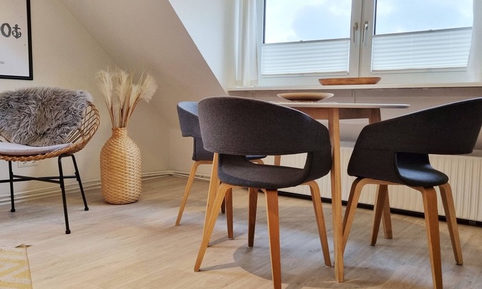 Kalifornien Apartamento | Vacation apartment "Achtern Diek 3" 1st row on the Baltic Sea coast, dog-friendly